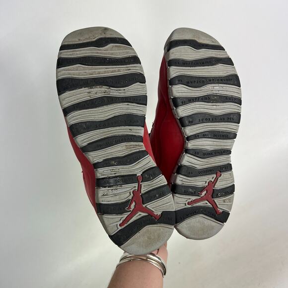 Nike Air Jordan 10 Retro Bulls Over Broadway Boys Red Sneakers 6.5 705179-601 - Picture 8 of 10